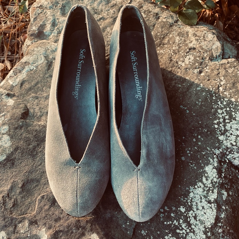 Soft Surroundings Suede olive green shoes 9.5